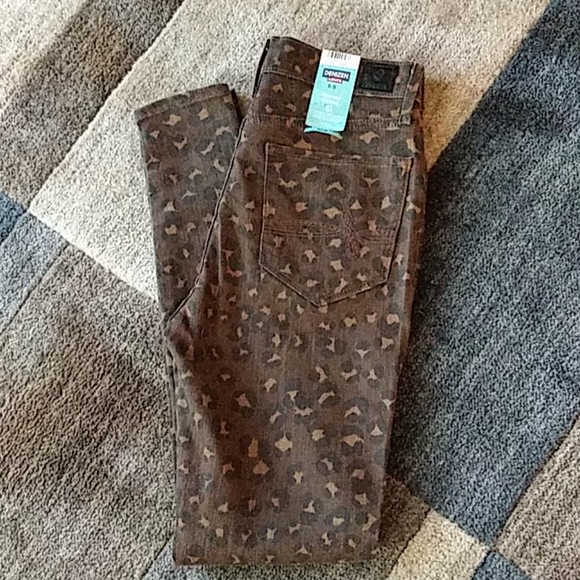 Hi-Rise Jeans - Picture 4 of 7